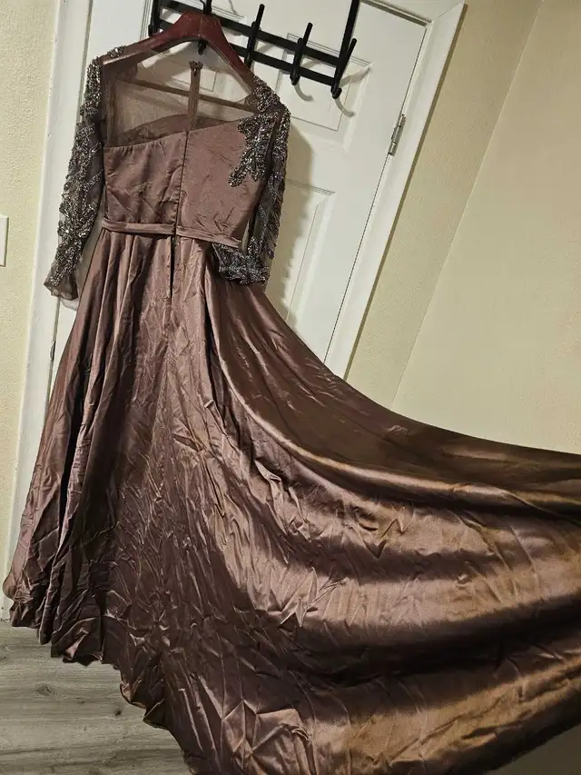 Evening Gown537090612318054404