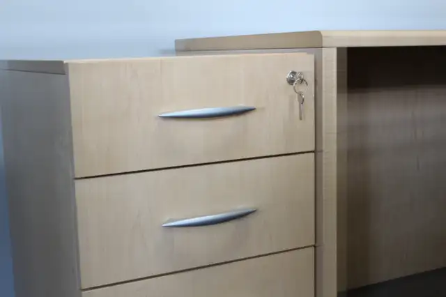 Contemporary U-Shape Office Desk With Hutch & Filing Cabinet in Desks in Calgary - Image 11