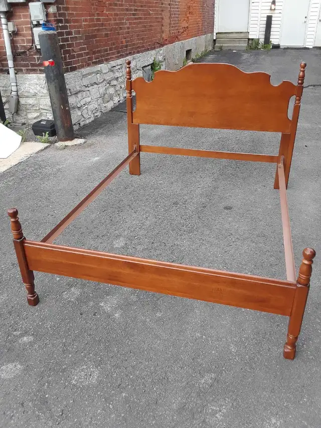 Double bed in Beds & Mattresses in Kingston - Image 2