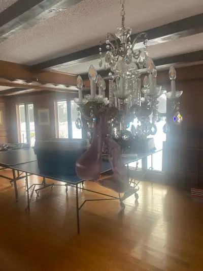 Large basement room in executive high ranch bungalow on sprawling acreage . Furnished . All inclusiv...