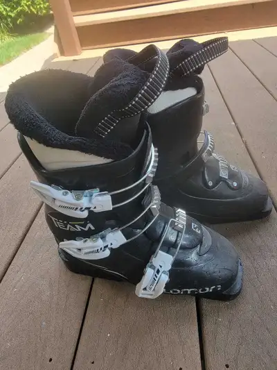 Child/Youth Ski Boots  Solomon size 3-4, View more