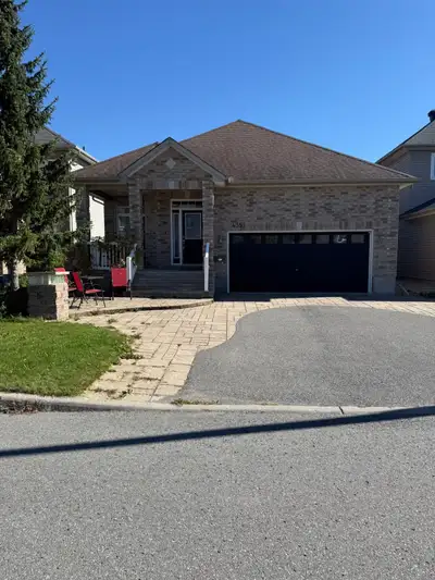 This beautiful bungalow house offers a spacious and bright living environment, perfect for those see...