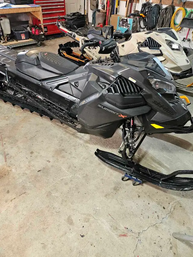2022 turbo 850 skidoo summit expert in Snowmobiles in Calgary - Image 2
