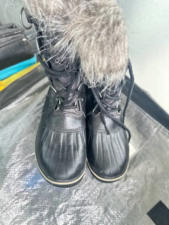 Sorel Boots in Women's - Shoes in City of Toronto - Image 2