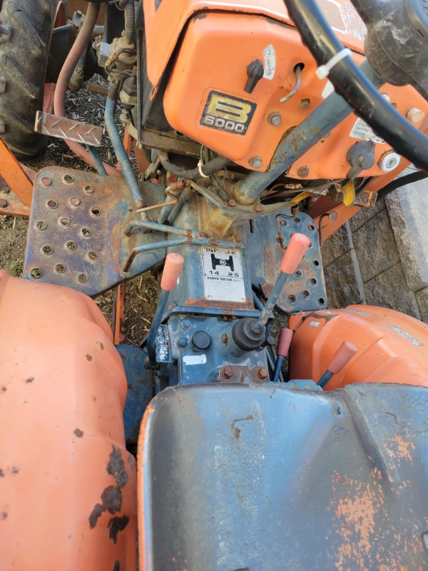 1975 Kubota B6000 4x4 util tractor with loader and rear tiller