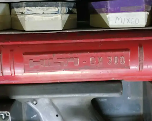 Hilti Low Velocity Tool DX-300 in Other in City of Montréal - Image 3
