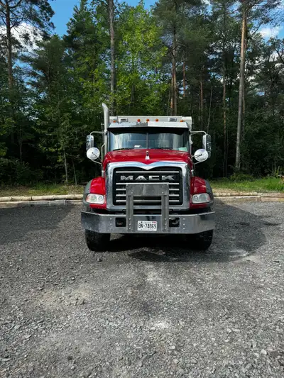 2021 - Fresh safety June 7th, 2025. 298,000km. Working lightly still. Automatic m-drive transmission...