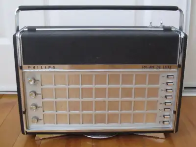 Vintage! PHILIPS Norelco Antoinette FM-AM DE LUXE PORTABLE radio, View more