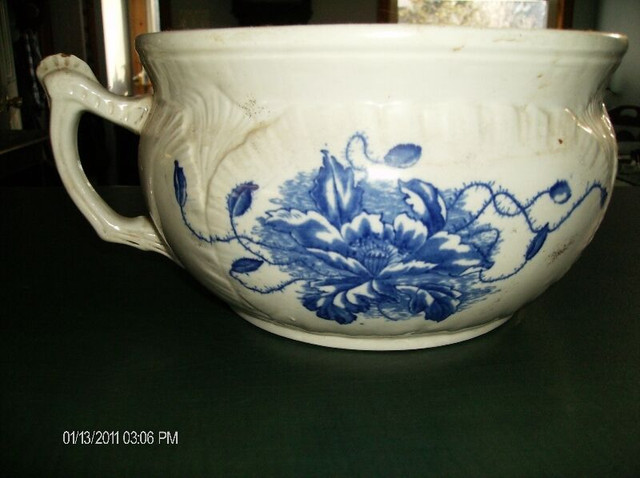 chamber pot in Arts & Collectibles in Muskoka