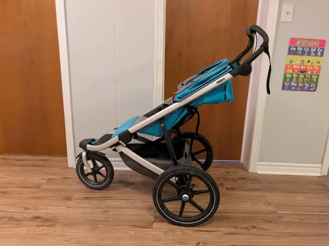 Thule Urban Glide 2 -- Used Stroller in Strollers, Carriers & Car Seats in Ottawa - Image 5