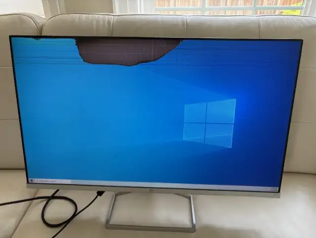 HP-LCD 27 inch in Desktop Computers in Mississauga / Peel Region - Image 2