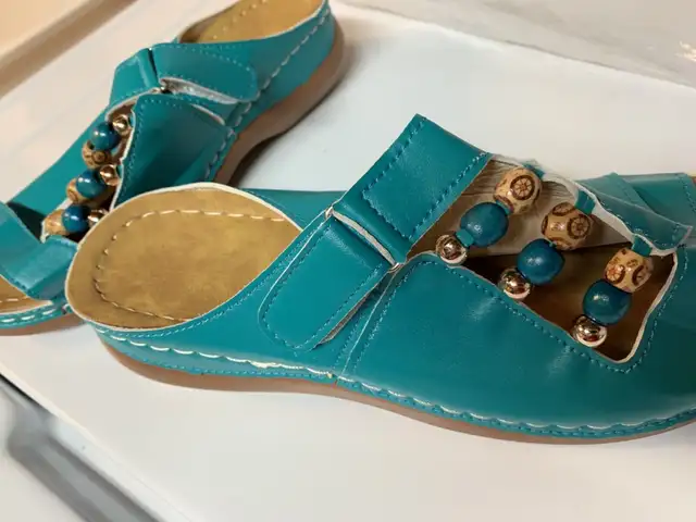 Brand new sandals63417636053505122