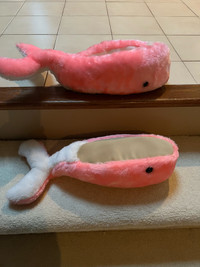 Novelty slippers - size L (9-10)