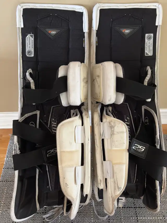 Bauer 2S Pro Senior Goalie Pads in Hockey in Oakville / Halton Region - Image 7