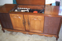 1970s Very Rare High End Electrohome Stereo in French Prov.Cab