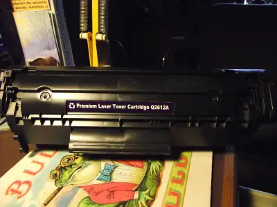 Cartouche Toner Q2612A NEUVE, convient, entre autres, a une imprimante HP Laser Jet 1020.et autres....