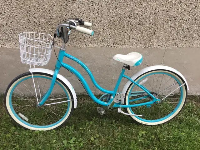 Woman’s cruiser bike. in Cruiser, Commuter & Hybrid in Sudbury - Image 3
