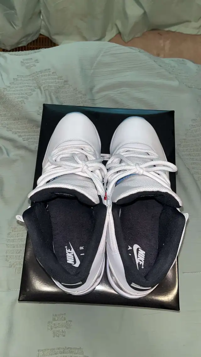 Jordan 11 size 10.5 in Men's Shoes in Mississauga / Peel Region - Image 7