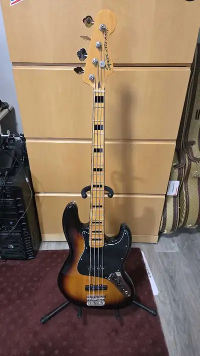 Squire Classic Vibe Jazz bass, View more
