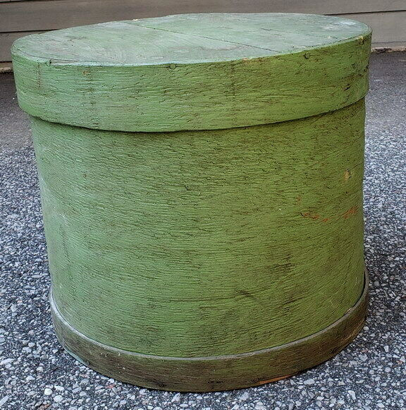 Vintage 1930s handmade round wooden butter / cheese box with lid in Arts & Collectibles in City of Toronto