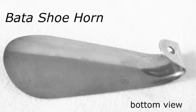 Vintage rare Shoe Horn BATA ‘shoemaker to the world” steel, 9 cm in Arts & Collectibles in City of Toronto - Image 5