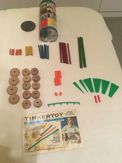 I am selling an original vintage 1972 Tinkertoy Starter Set by Questor. It is in its original tub an...