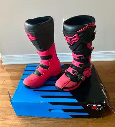Fox Comp 5 Motocross Boots – Men’s 9 / Women’s 11 – Like New Worn only a few times – Excellent condi...