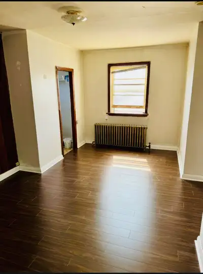 Available a cosy bright 1 bedroom apartment on second floor of sixplex building for rent. Located in...