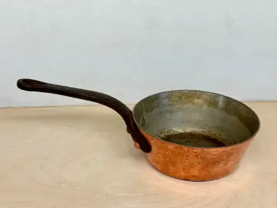 Good vintage condition, shows normal wear from years of use. I think it was made in the 1950's or 60...