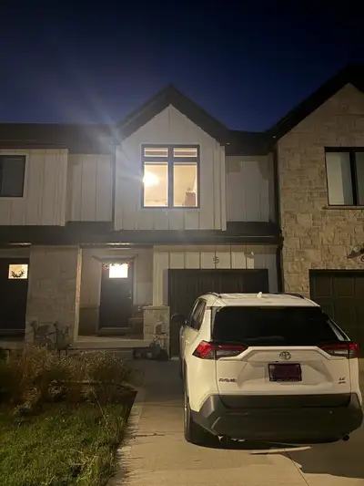 A brand new townhouse will be available on rent from 1st of December 2025. It is situated on Dundas...