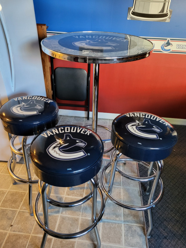 Canucks Pub Table in Other Tables in Parksville / Qualicum Beach - Image 4
