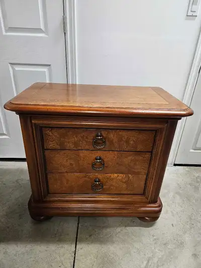 SELLING NIGHTSTAND/SIDE TABLE!, View more