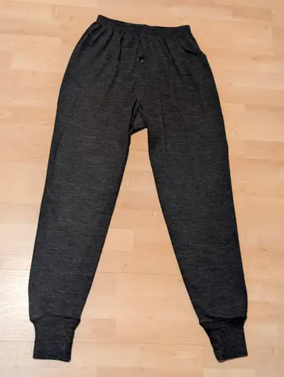 Men's size large winter wear pants, View more