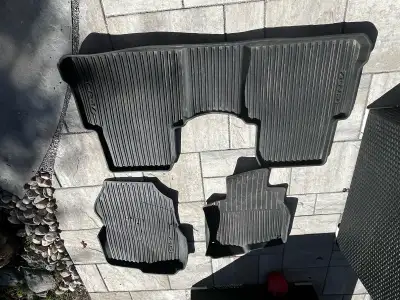 Excellent condition Honda CRV Winter Mats. Just need a clean from being stored.