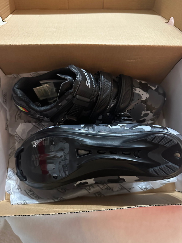 Santic Cycling Shoes - size 7 in Clothing, Shoes & Accessories in Woodstock - Image 3