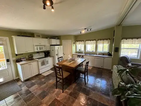 Lake front house short term rent in Alberta in Canada - Image 5