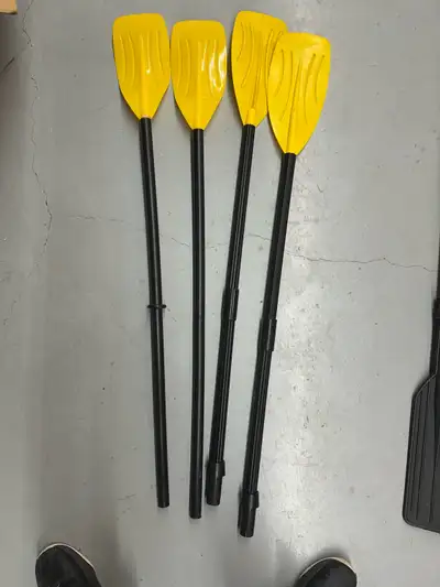 Oars for boats and canoes. Condition: used, good, price for everything.
