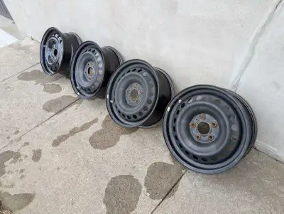 Selling a set of 16in Steel rims. 16 x 6.5 5 x 114.3 66.1