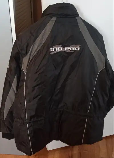 Size likely fits women's 10-12 From Royal City Distributing Worn only a few times Windproof nylon ou...