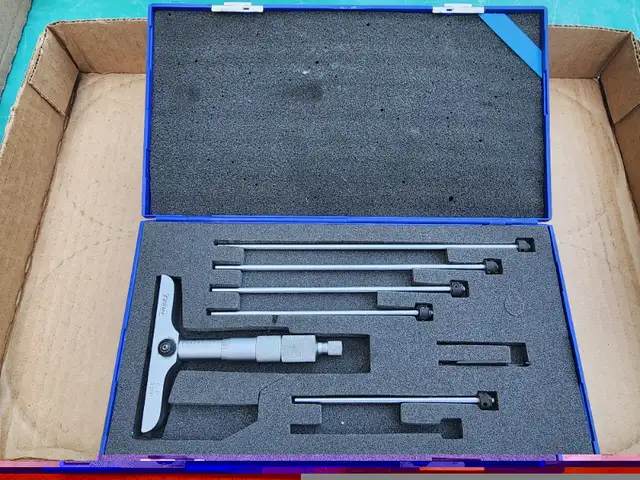 Fowler 0"-6" Depth Micrometer With Plastic Case Like New in Hand Tools in Windsor Region - Image 5