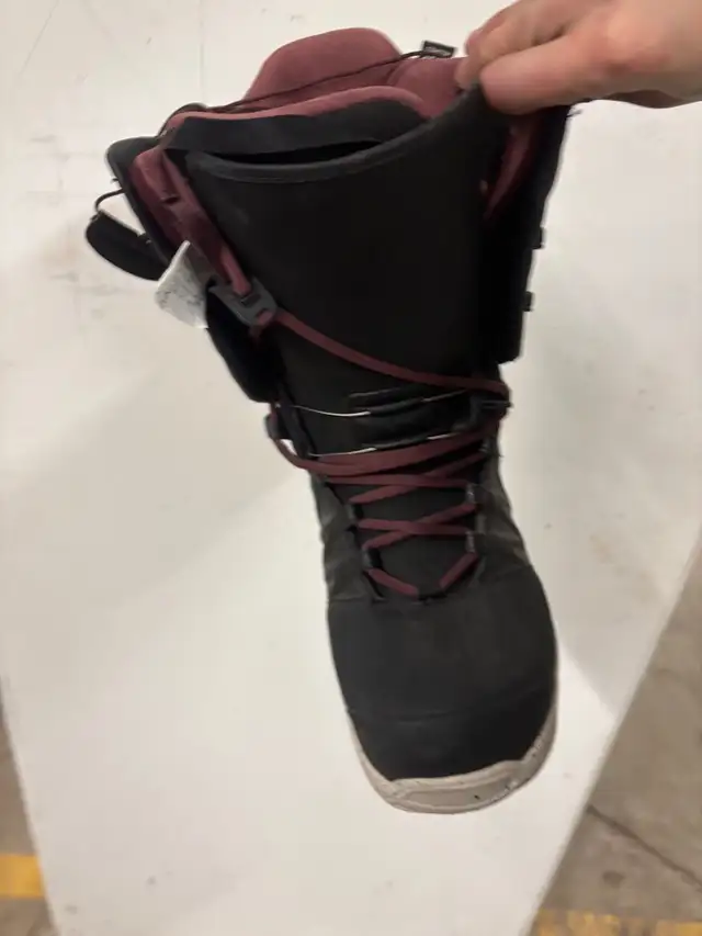 Snowboard Boots 9’5 in Snowboard in Calgary - Image 2