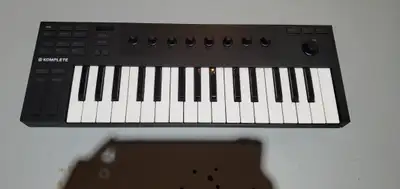Native Instruments Komplete Kontrol M32 Controller Keyboard, View more