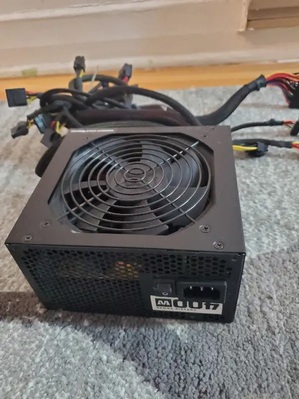 /CORSAIR POWER SUPPLY/2x 4 pin400 WAT in System Components in City of Montréal - Image 4