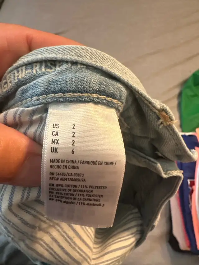 Women’s American Eagle Jeans Shorts Size 2 in Women's - Bottoms in Mississauga / Peel Region - Image 4