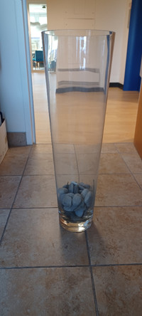 Vase transparent 27 po de hauteur x 9 po de large