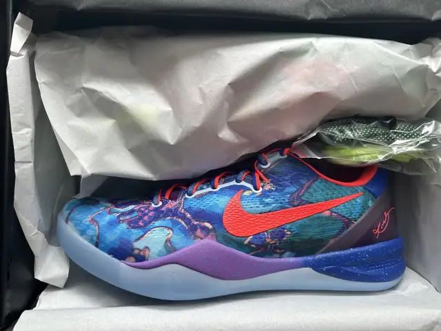 NIKE KOBE 8 PROTRO WHAT THE SIZE 11 in Men's Shoes in City of Toronto - Image 2