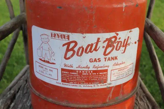 Vintage Eagle Boat Boy Gas Can in Arts & Collectibles in London - Image 4