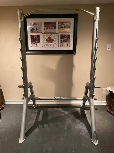For sale is a Hoist Squat Power Rack with Chin Up Bar, Storage Pegs and Bar Holder, heavy duty unit,...