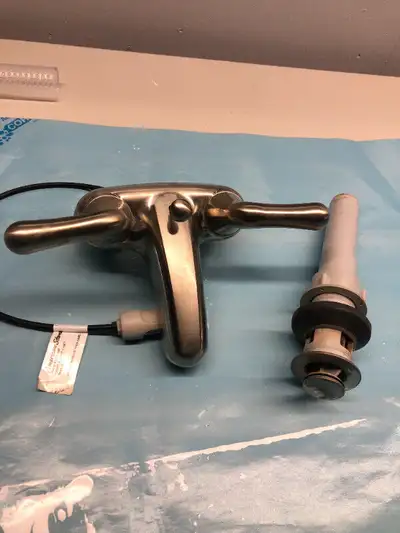 BATHROOM SINK FAUCET NICKLE FINISH NOT VERY OLD LIKE NEW, View more