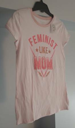 "Feminist Like Mom" Young Girls Size XL T-Shirt - New With Tags in Kids & Youth in Burnaby/New Westminster - Image 2